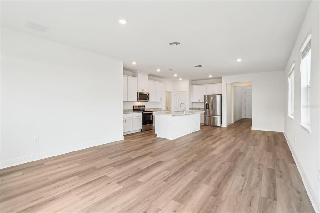 En Venta: $412,000 (4 camas, 2 baños, 2054 Pies cuadrados)