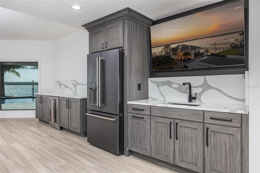 На продажу: $3,275,000 (3 спален, 4 ванн, 4577 Квадратных фут)