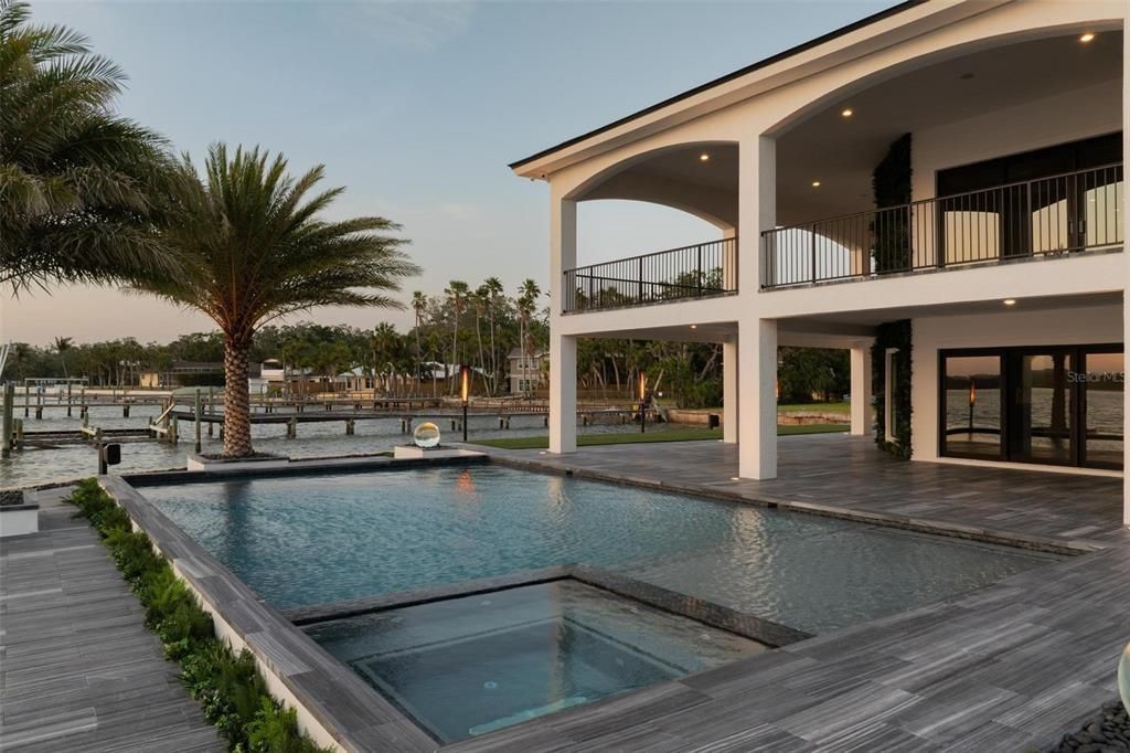 На продажу: $3,275,000 (3 спален, 4 ванн, 4577 Квадратных фут)