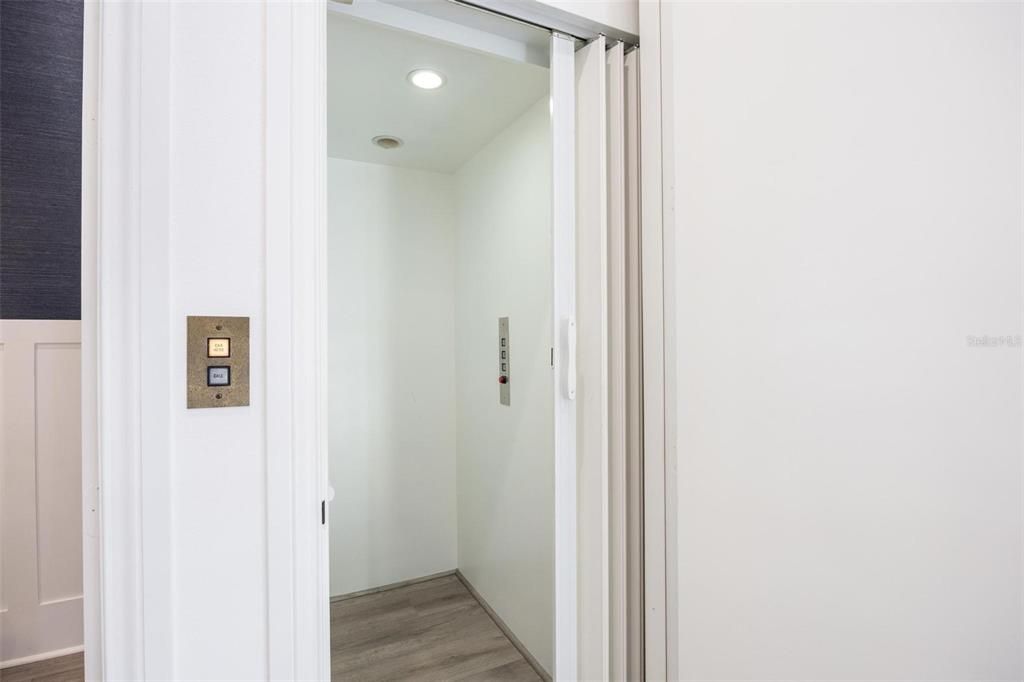 На продажу: $3,275,000 (3 спален, 4 ванн, 4577 Квадратных фут)