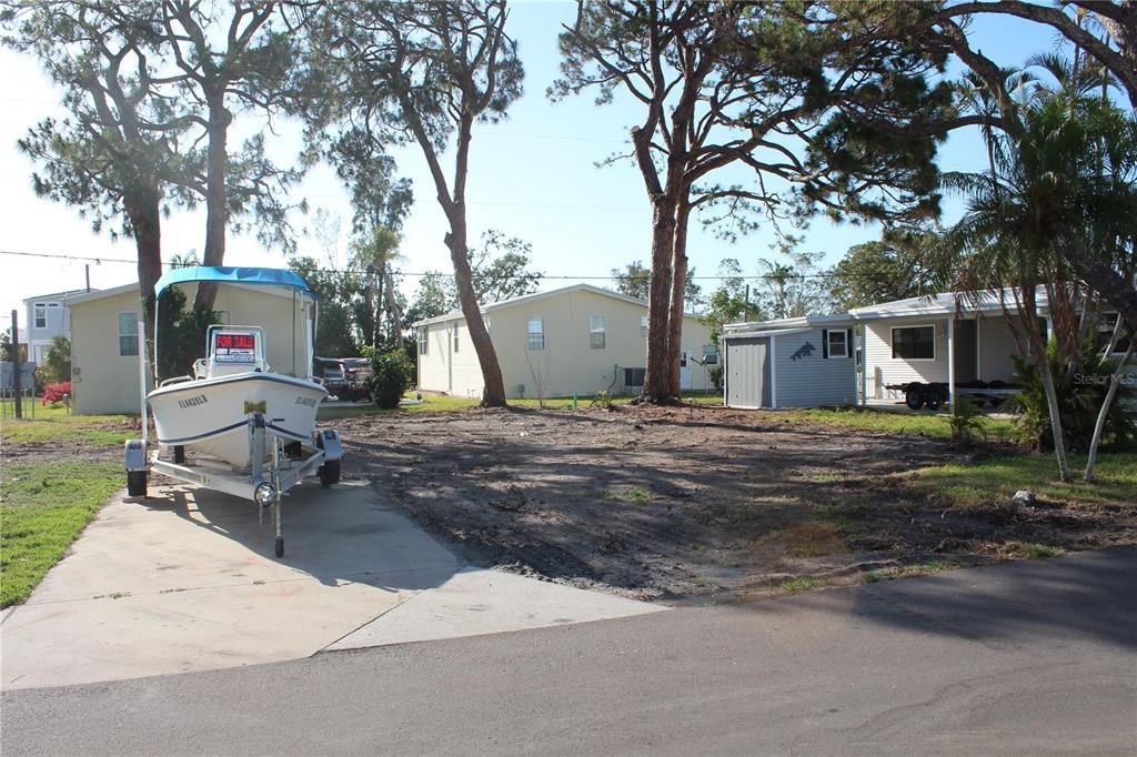 Activo con contrato: $85,000 (0.10 acres)