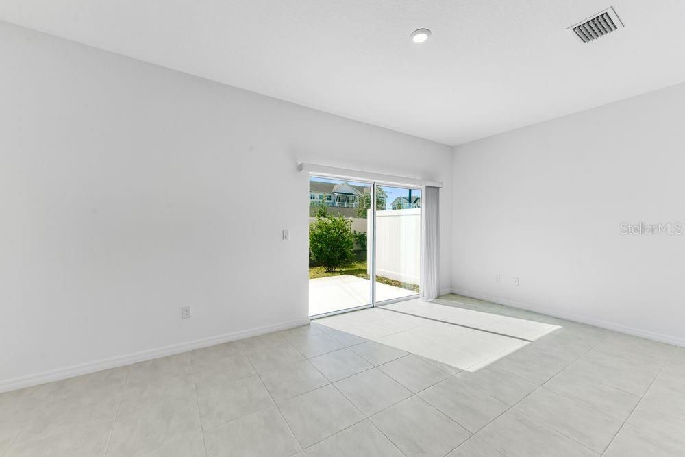 For Sale: $299,000 (3 beds, 2 baths, 1373 Square Feet)