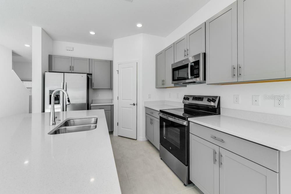 For Sale: $299,000 (3 beds, 2 baths, 1373 Square Feet)