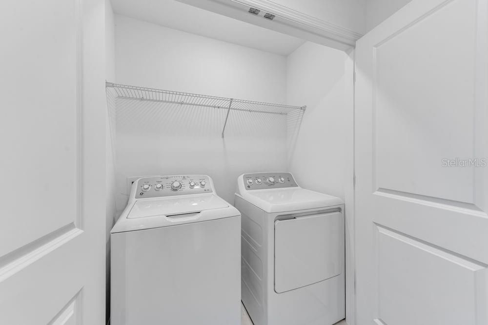 For Sale: $299,000 (3 beds, 2 baths, 1373 Square Feet)