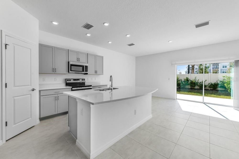 For Sale: $299,000 (3 beds, 2 baths, 1373 Square Feet)