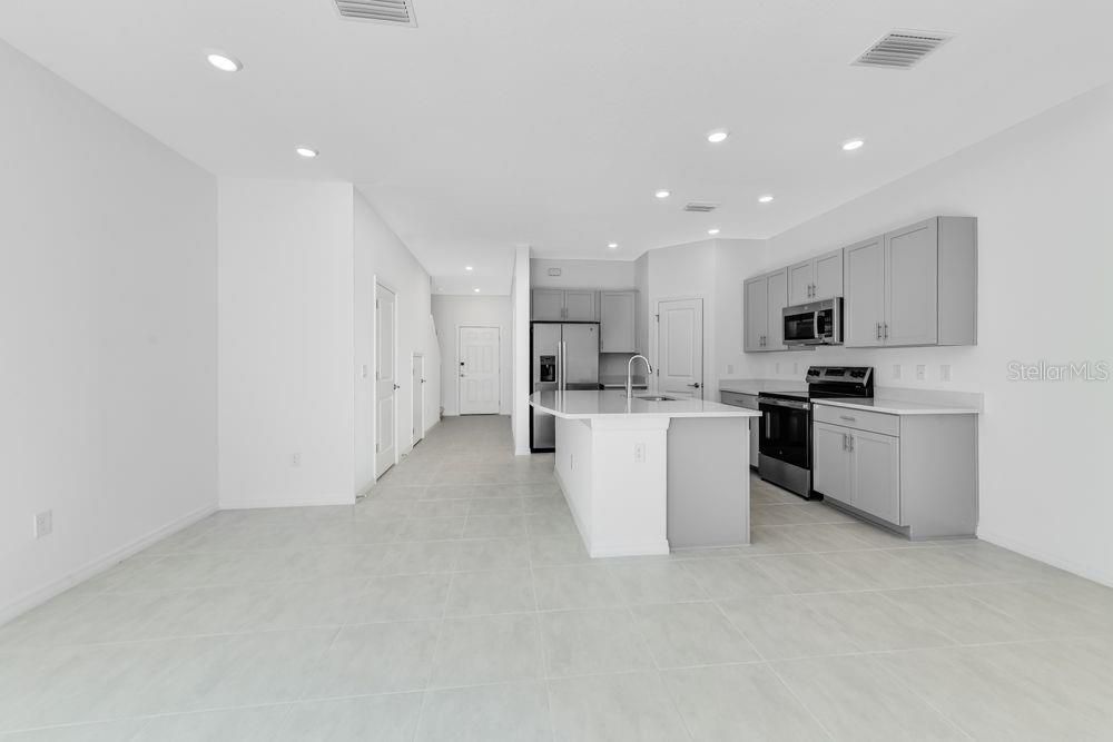 For Sale: $299,000 (3 beds, 2 baths, 1373 Square Feet)