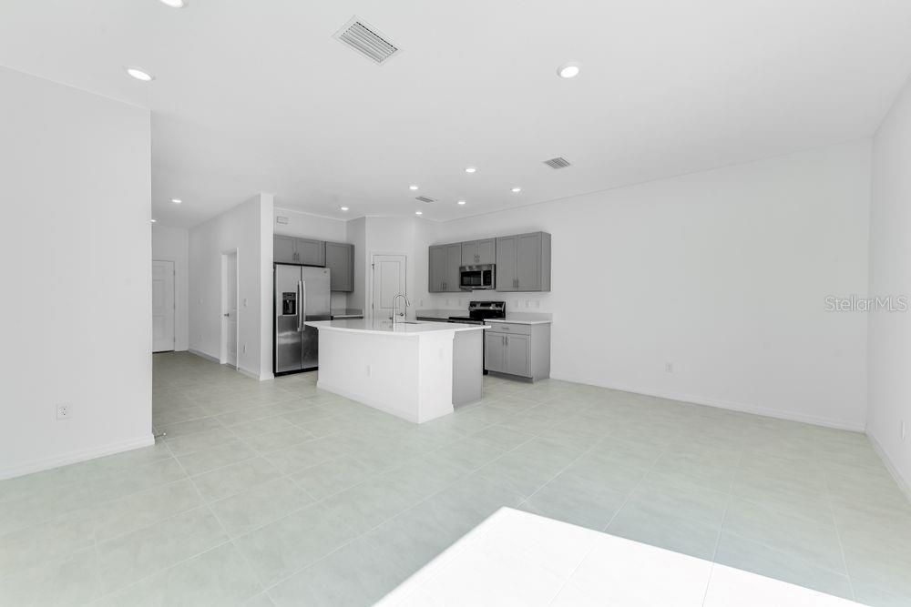 For Sale: $299,000 (3 beds, 2 baths, 1373 Square Feet)