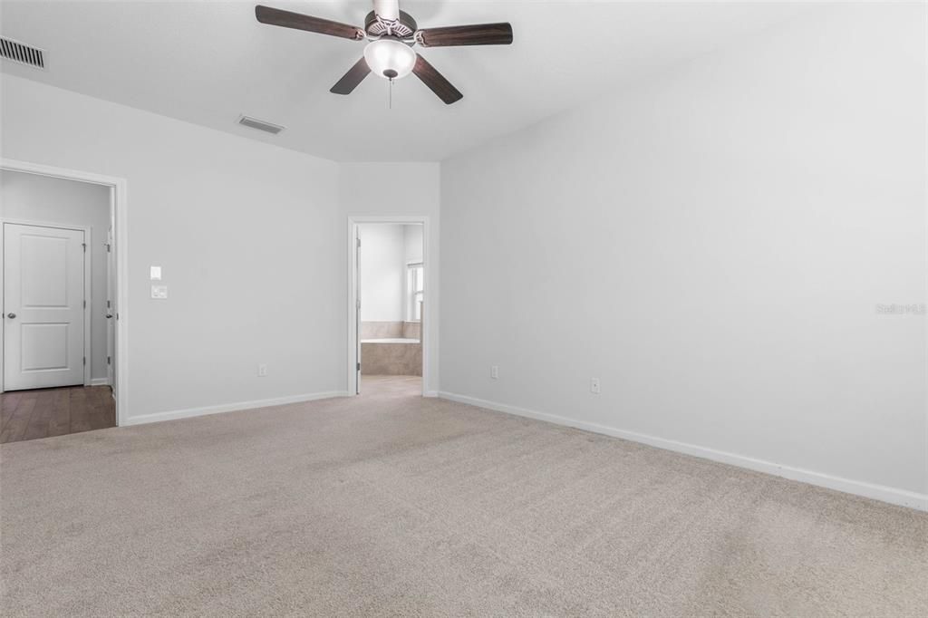 Под контрактом: $409,900 (5 спален, 2 ванн, 2208 Квадратных фут)