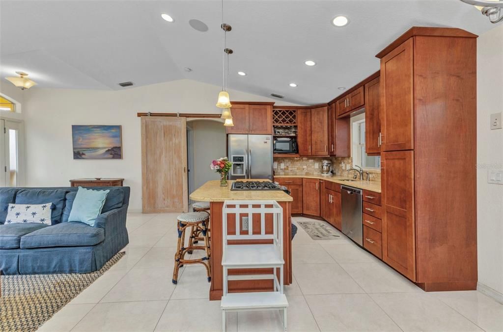 Activo con contrato: $549,000 (3 camas, 2 baños, 1270 Pies cuadrados)