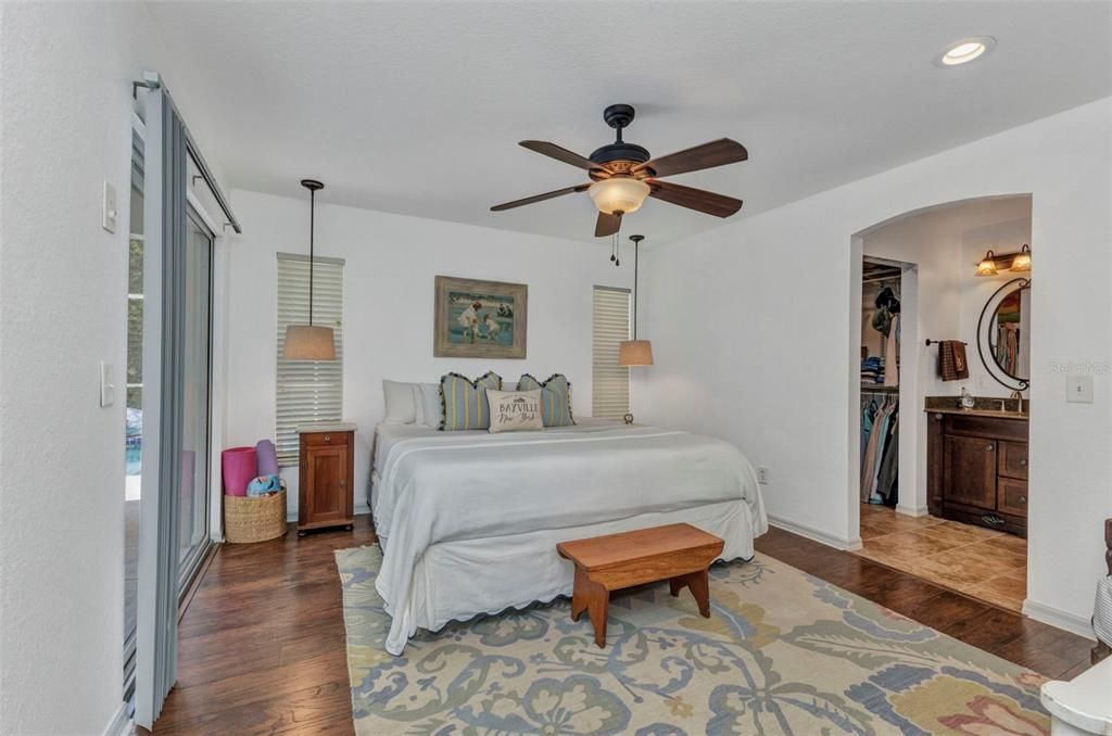 Activo con contrato: $549,000 (3 camas, 2 baños, 1270 Pies cuadrados)