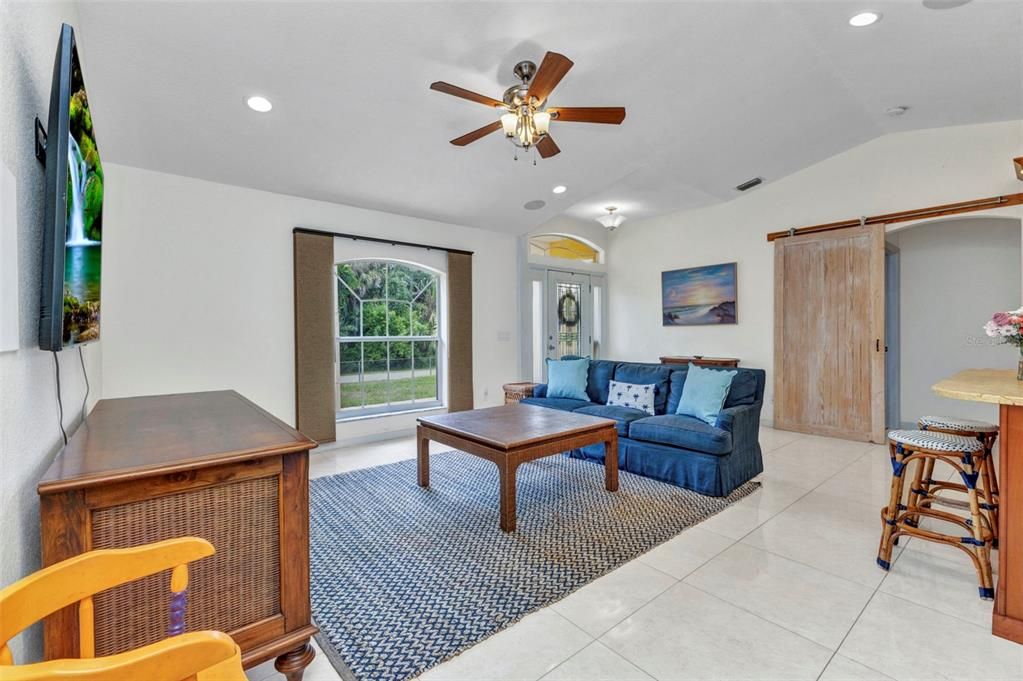 Activo con contrato: $549,000 (3 camas, 2 baños, 1270 Pies cuadrados)