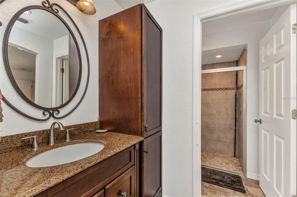 Activo con contrato: $549,000 (3 camas, 2 baños, 1270 Pies cuadrados)