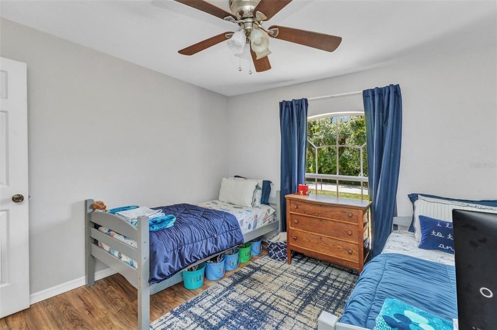 Activo con contrato: $549,000 (3 camas, 2 baños, 1270 Pies cuadrados)