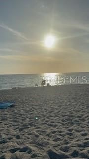 Activo con contrato: $549,000 (3 camas, 2 baños, 1270 Pies cuadrados)