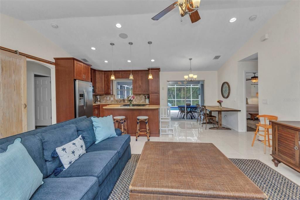 Activo con contrato: $549,000 (3 camas, 2 baños, 1270 Pies cuadrados)