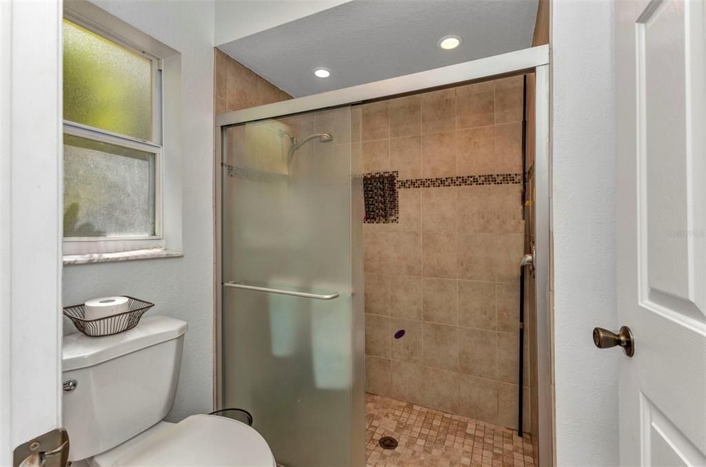 Activo con contrato: $549,000 (3 camas, 2 baños, 1270 Pies cuadrados)