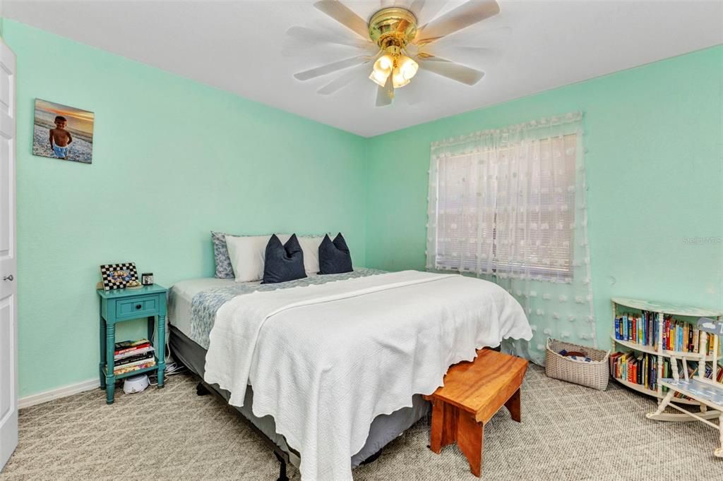 Activo con contrato: $549,000 (3 camas, 2 baños, 1270 Pies cuadrados)