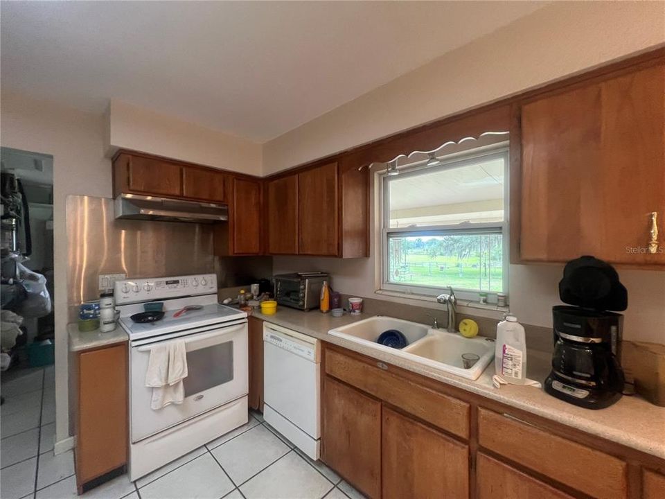 For Sale: $650,000 (3 beds, 3 baths, 2144 Square Feet)