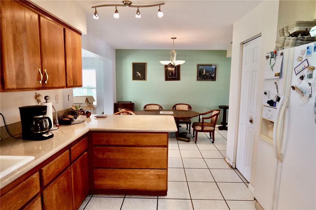 For Sale: $650,000 (3 beds, 3 baths, 2144 Square Feet)