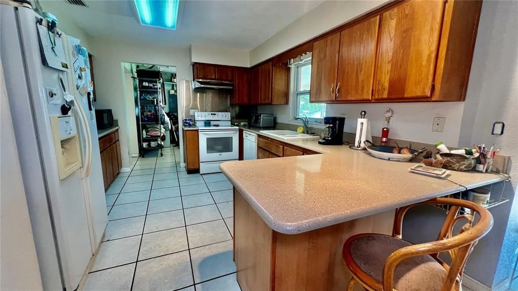 For Sale: $650,000 (3 beds, 3 baths, 2144 Square Feet)