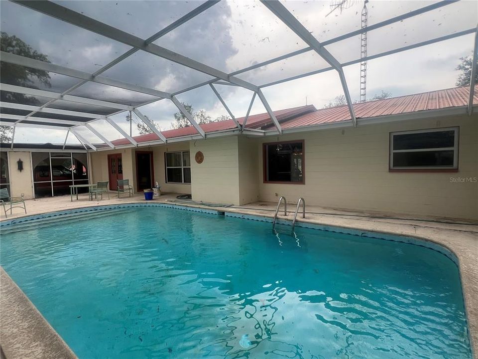 For Sale: $650,000 (3 beds, 3 baths, 2144 Square Feet)