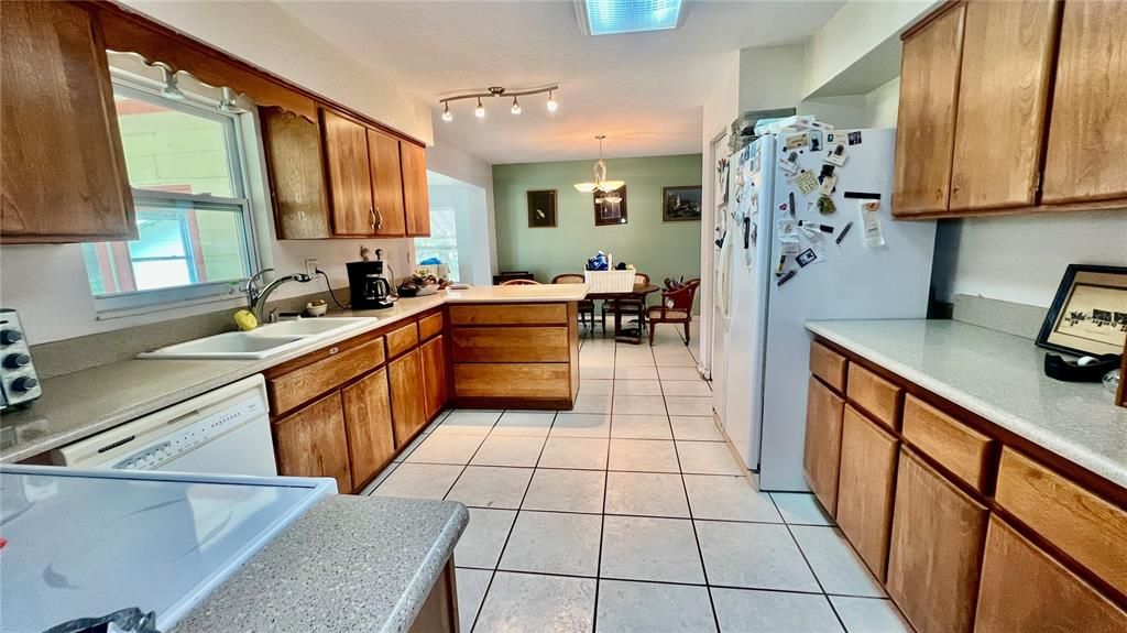 For Sale: $650,000 (3 beds, 3 baths, 2144 Square Feet)