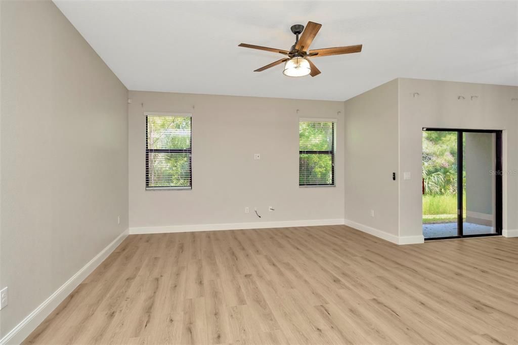 Active With Contract: $300,000 (3 beds, 2 baths, 2319 Square Feet)