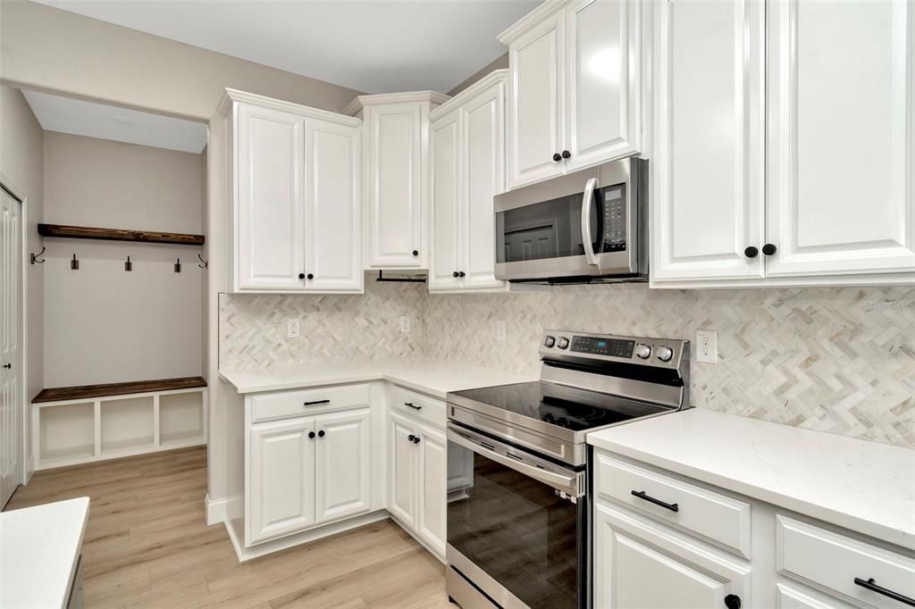 Active With Contract: $300,000 (3 beds, 2 baths, 2319 Square Feet)