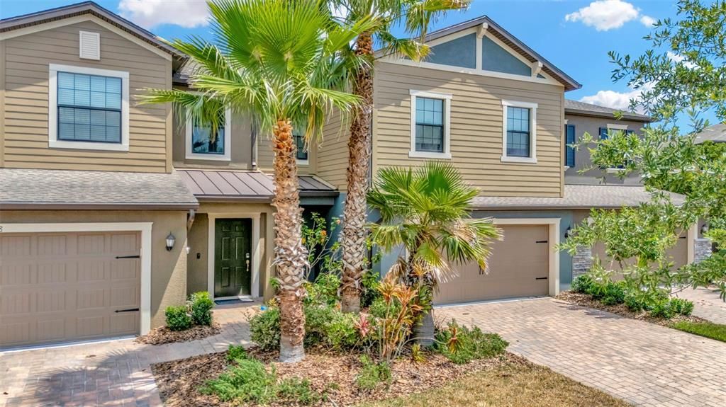 Active With Contract: $300,000 (3 beds, 2 baths, 2319 Square Feet)