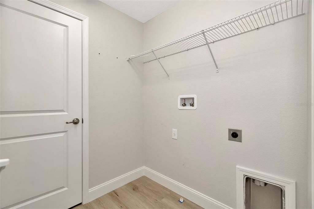 Active With Contract: $300,000 (3 beds, 2 baths, 2319 Square Feet)