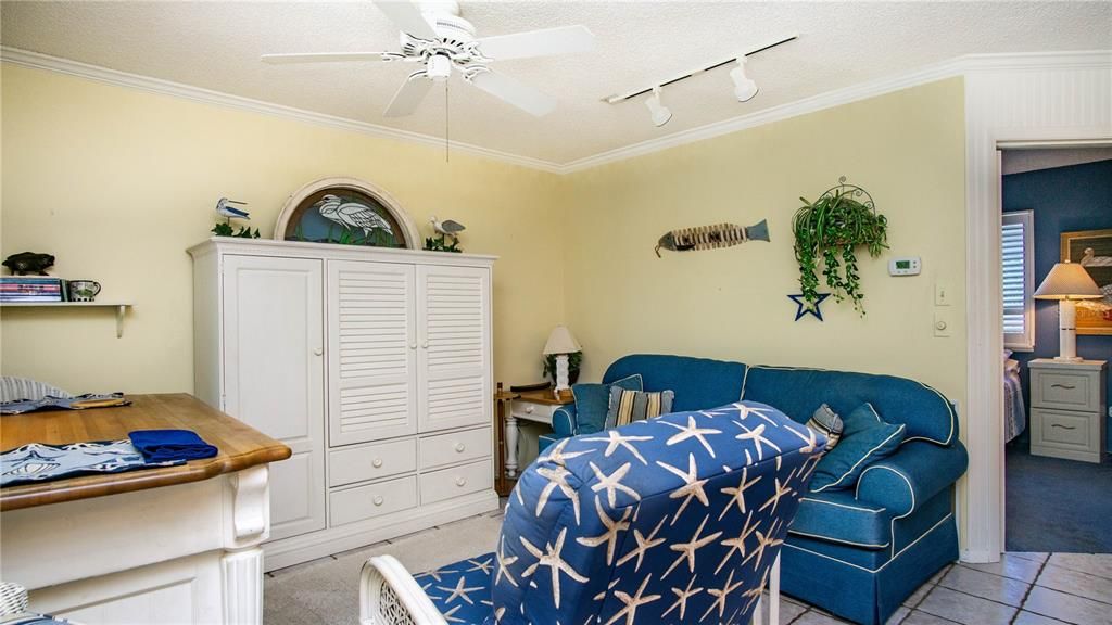 For Sale: $194,900 (1 beds, 1 baths, 480 Square Feet)