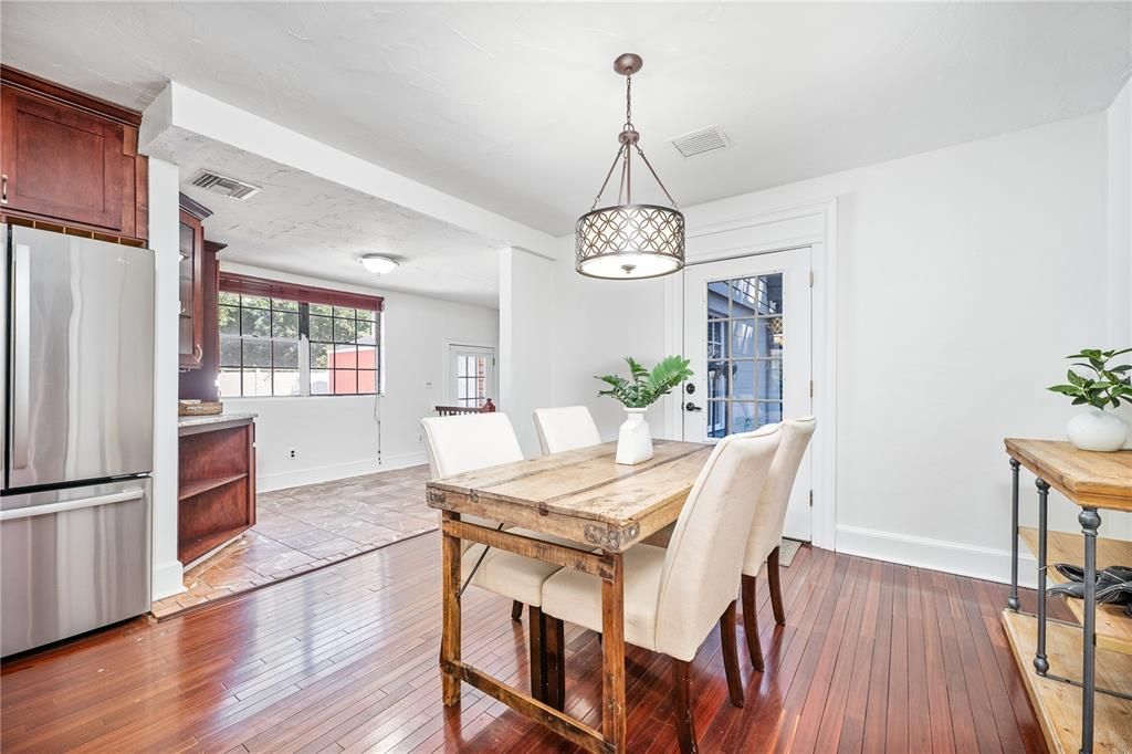 For Sale: $580,000 (3 beds, 3 baths, 2512 Square Feet)