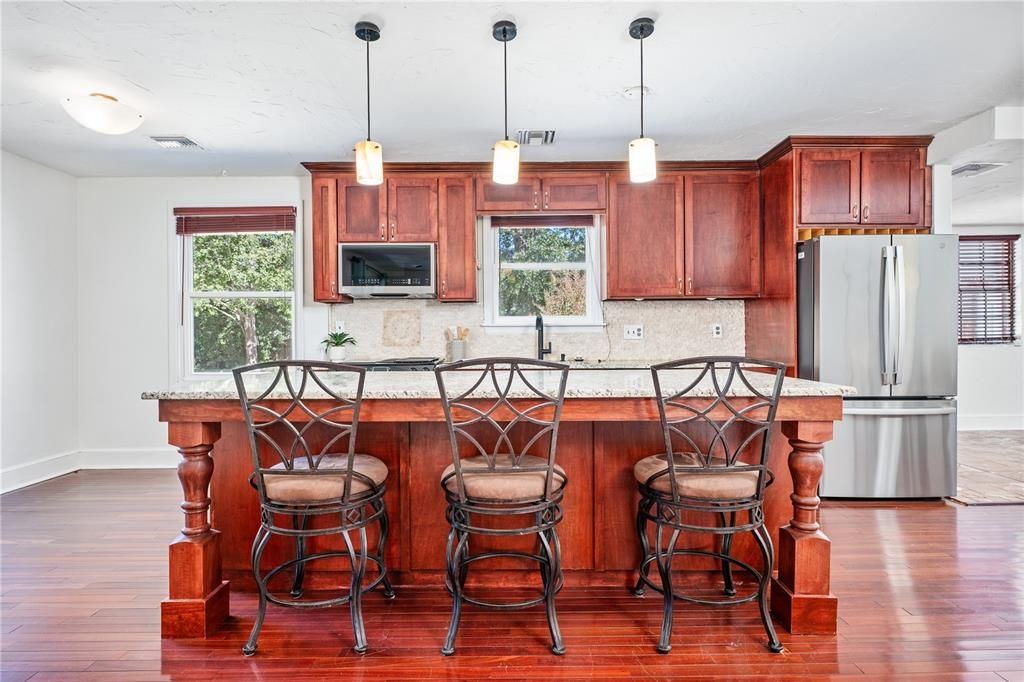 For Sale: $580,000 (3 beds, 3 baths, 2512 Square Feet)