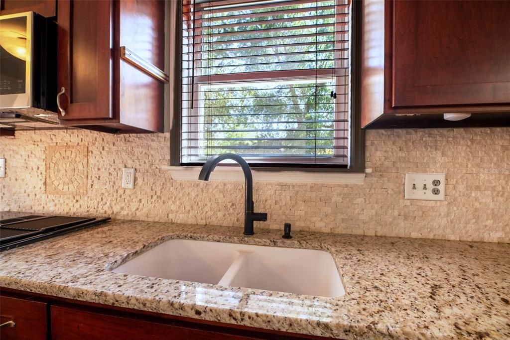 For Sale: $580,000 (3 beds, 3 baths, 2512 Square Feet)