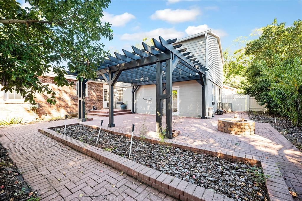 For Sale: $580,000 (3 beds, 3 baths, 2512 Square Feet)