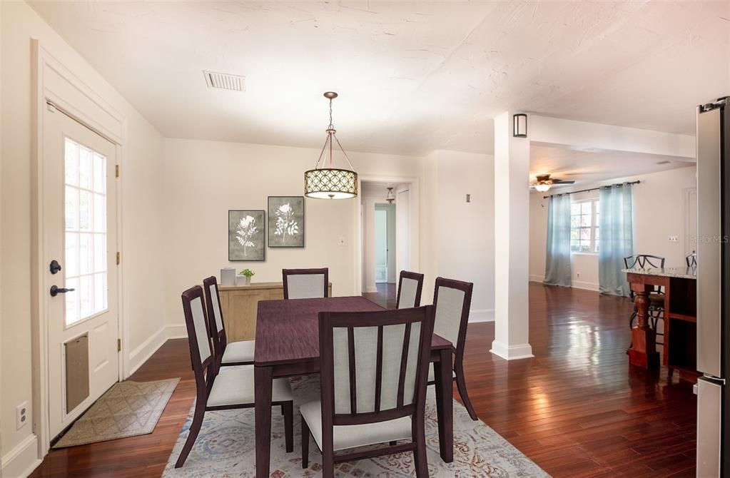 For Sale: $580,000 (3 beds, 3 baths, 2512 Square Feet)