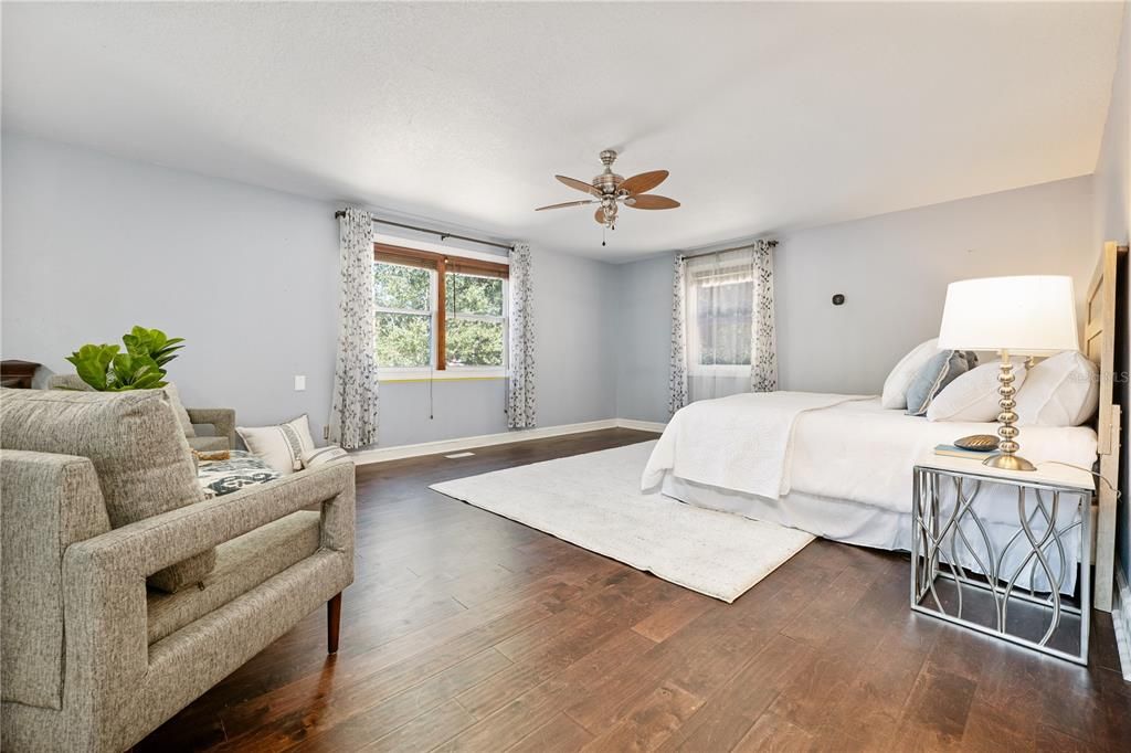 For Sale: $580,000 (3 beds, 3 baths, 2512 Square Feet)