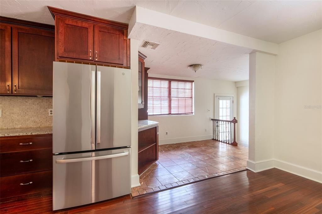 For Sale: $580,000 (3 beds, 3 baths, 2512 Square Feet)