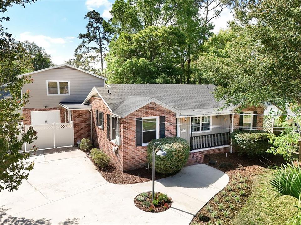 For Sale: $580,000 (3 beds, 3 baths, 2512 Square Feet)