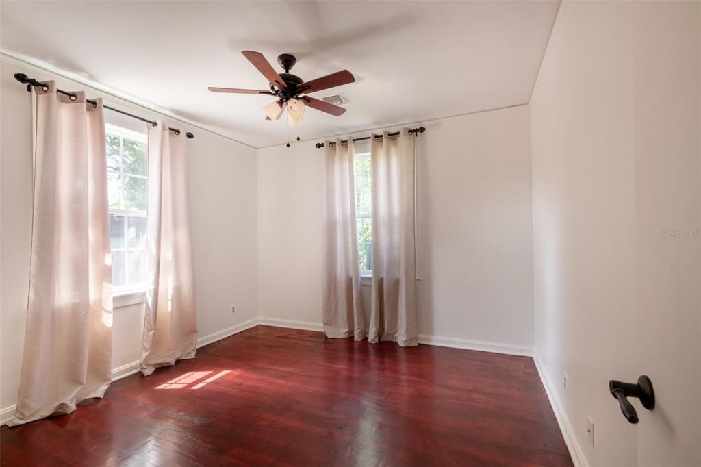 For Sale: $580,000 (3 beds, 3 baths, 2512 Square Feet)