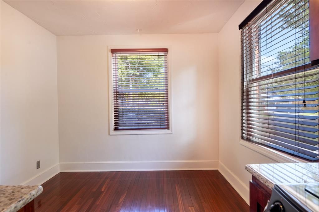 For Sale: $580,000 (3 beds, 3 baths, 2512 Square Feet)