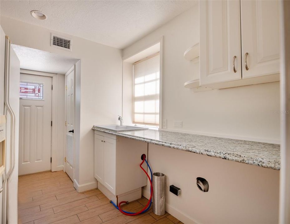 For Sale: $580,000 (3 beds, 3 baths, 2512 Square Feet)