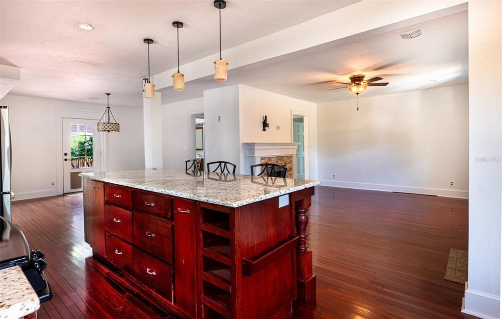 For Sale: $580,000 (3 beds, 3 baths, 2512 Square Feet)