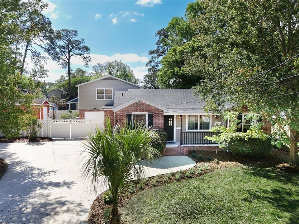 For Sale: $580,000 (3 beds, 3 baths, 2512 Square Feet)