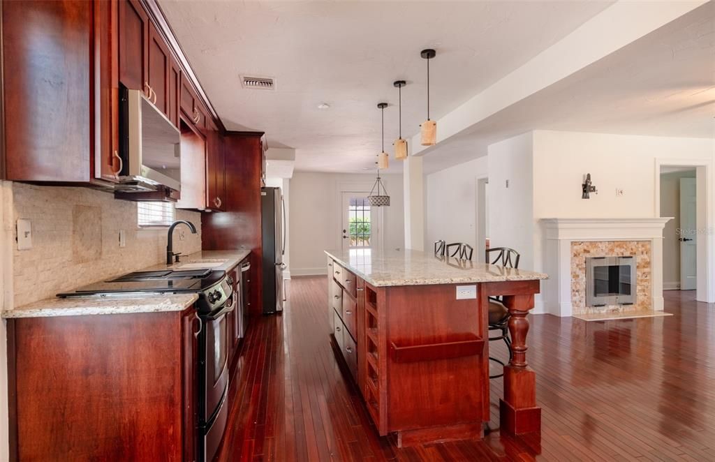 For Sale: $580,000 (3 beds, 3 baths, 2512 Square Feet)