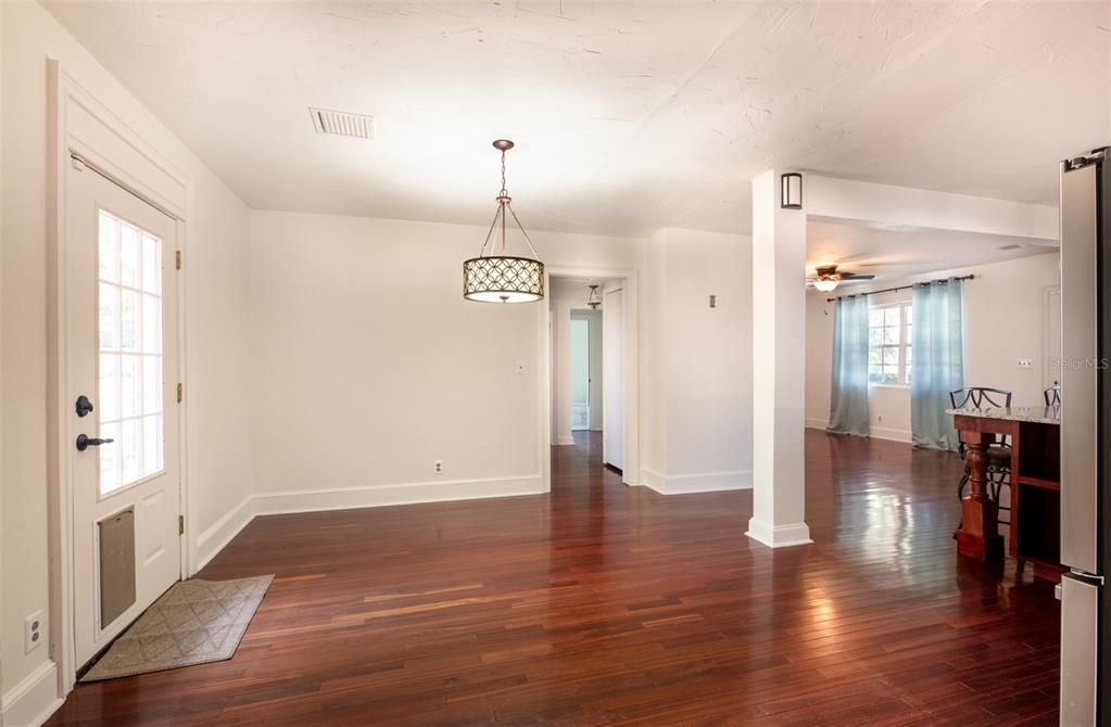 For Sale: $580,000 (3 beds, 3 baths, 2512 Square Feet)