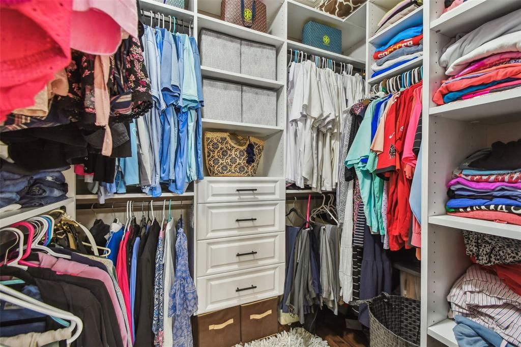 For Sale: $745,000 (3 beds, 3 baths, 2324 Square Feet)