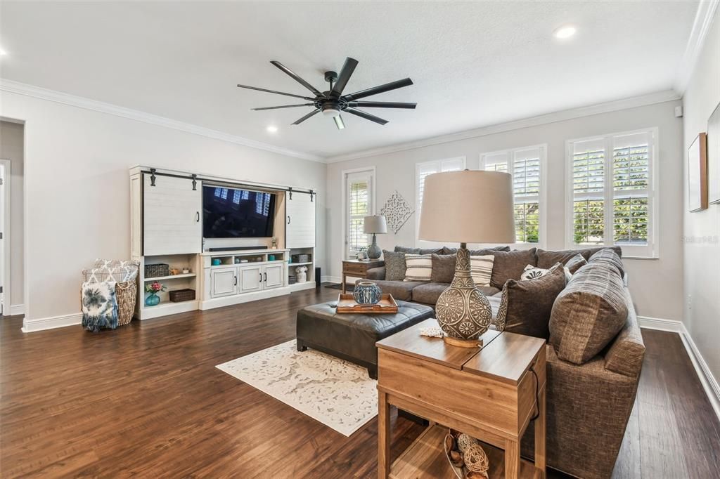 For Sale: $745,000 (3 beds, 3 baths, 2324 Square Feet)