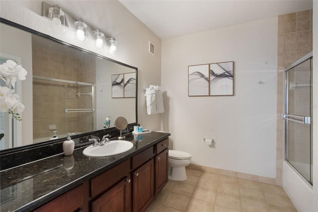 合同活跃: $200,000 (2 贝兹, 2 浴室, 1134 平方英尺)