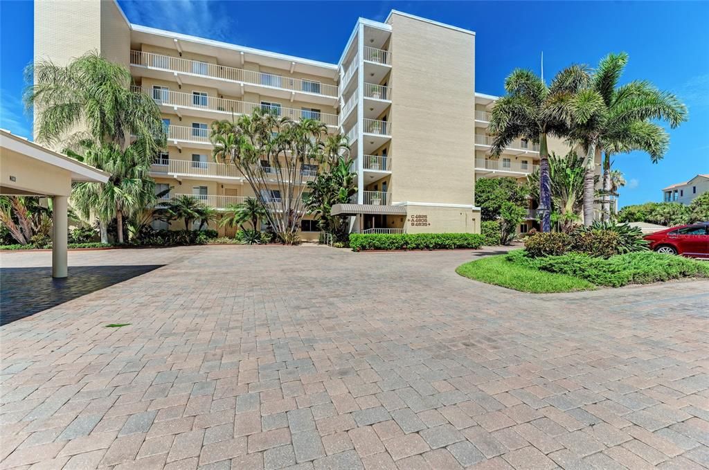 В аренду: $7,800 (2 спален, 2 ванн, 1393 Квадратных фут)